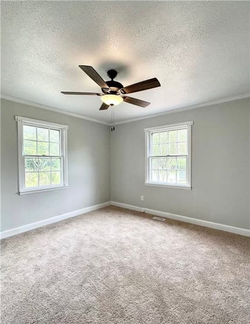 Fayetteville House: 211 Hull Road