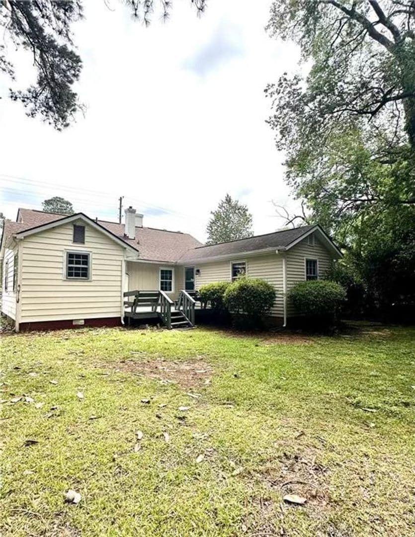 Fayetteville House: 211 Hull Road