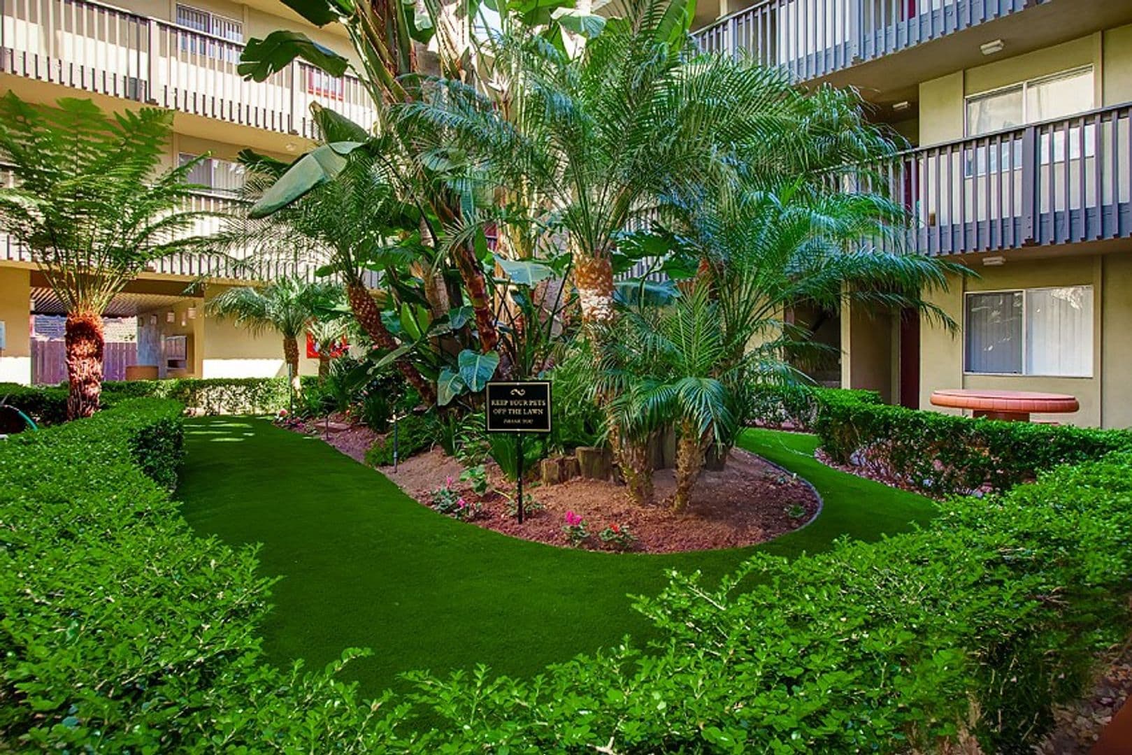 Del Mar Apartment: 510 Stratford Court