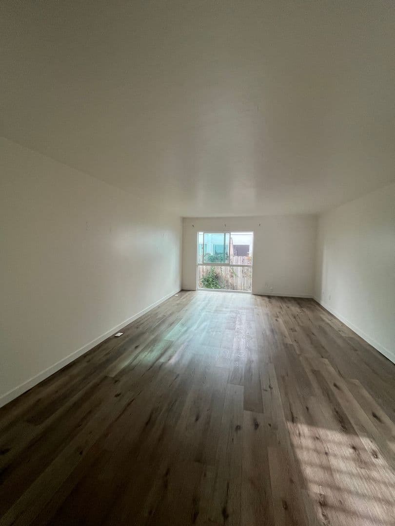 Del Mar Apartment: 510 Stratford Court