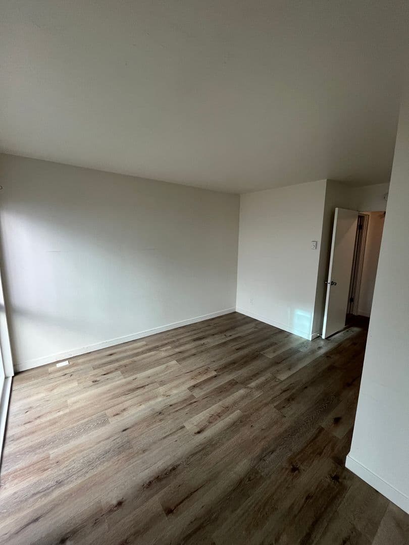 Del Mar Apartment: 510 Stratford Court