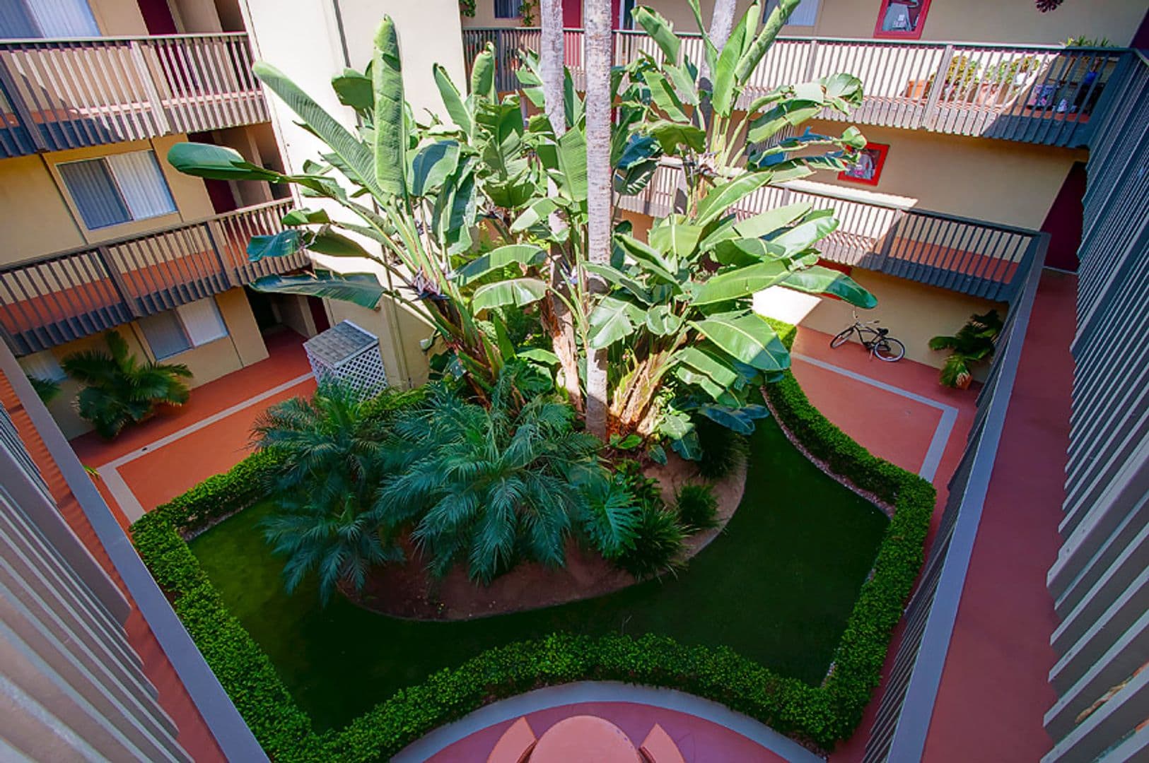 Del Mar Apartment: 510 Stratford Court