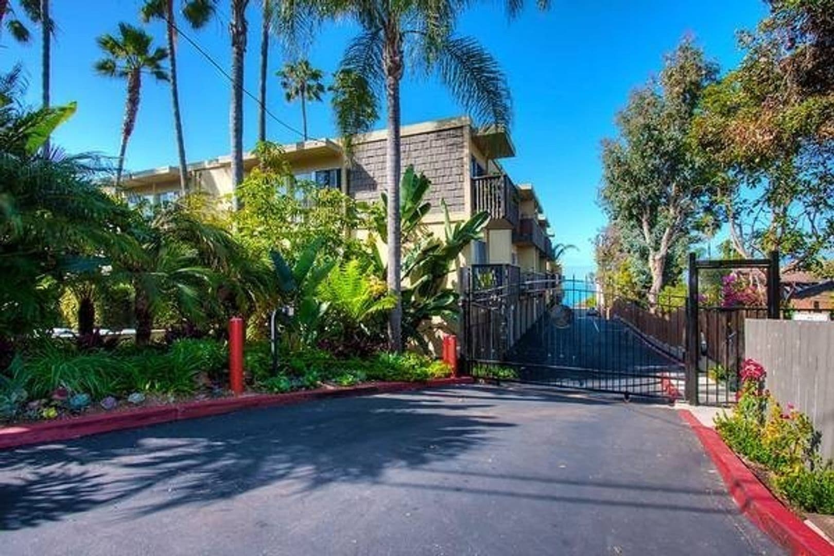 Del Mar Apartment: 510 Stratford Court
