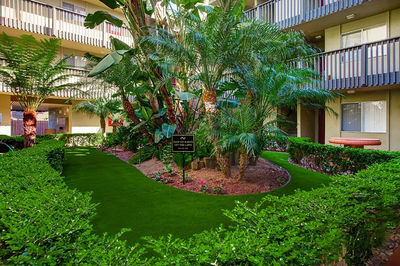 Del Mar Apartment: 510 Stratford Court