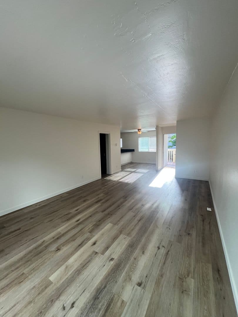 Del Mar Apartment: 510 Stratford Court