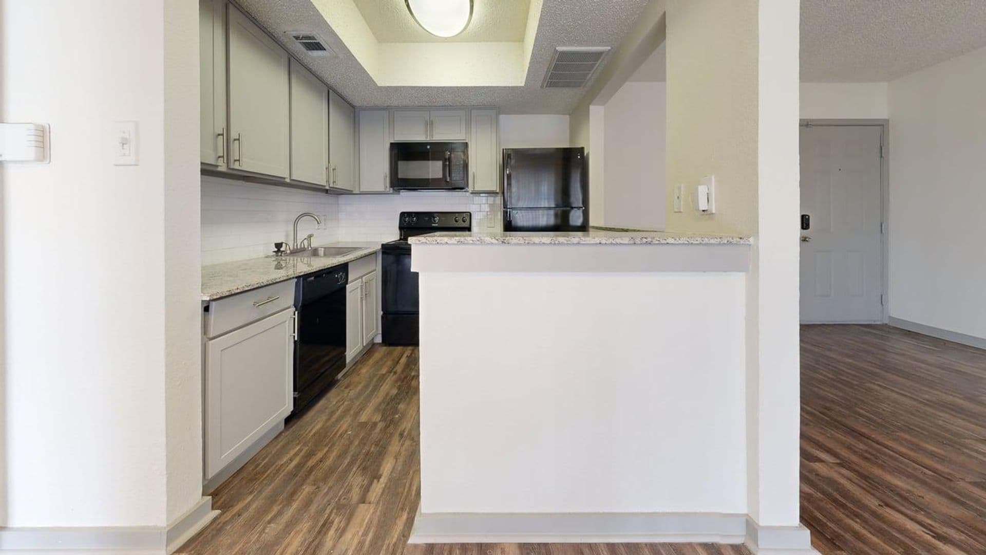 Dallas Apartment: 1720 John West Road