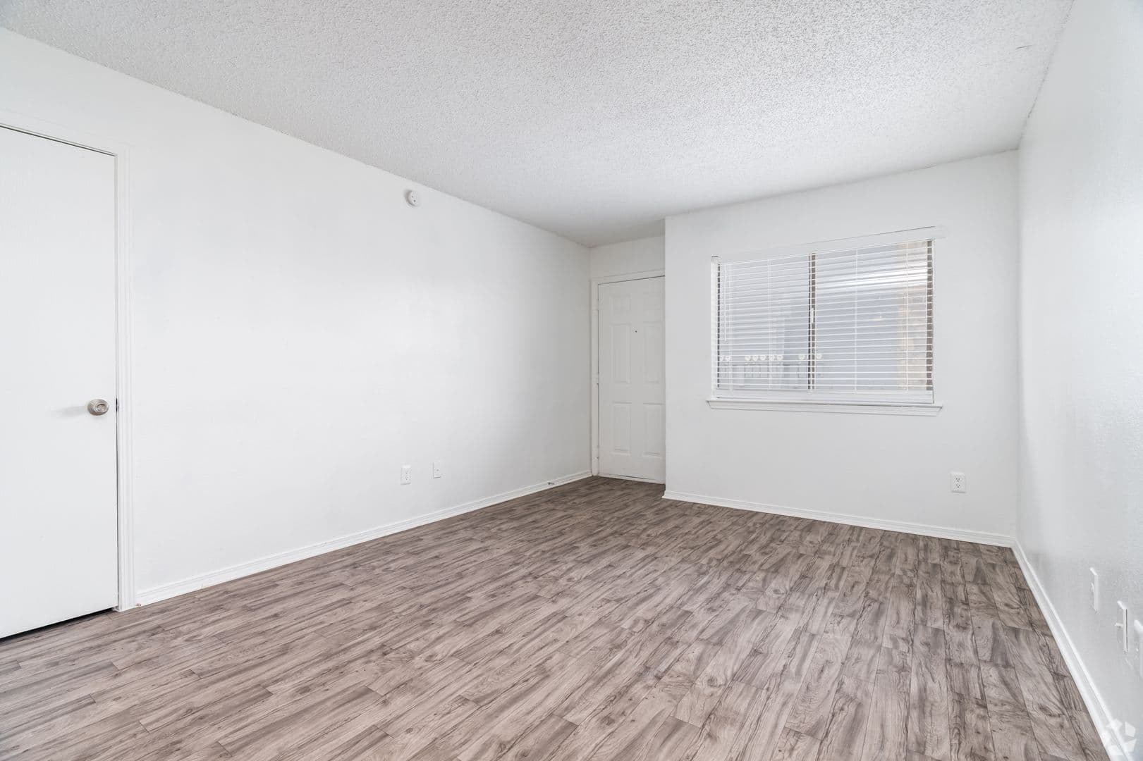 Denton Apartment: 1610 E. McKinney St,