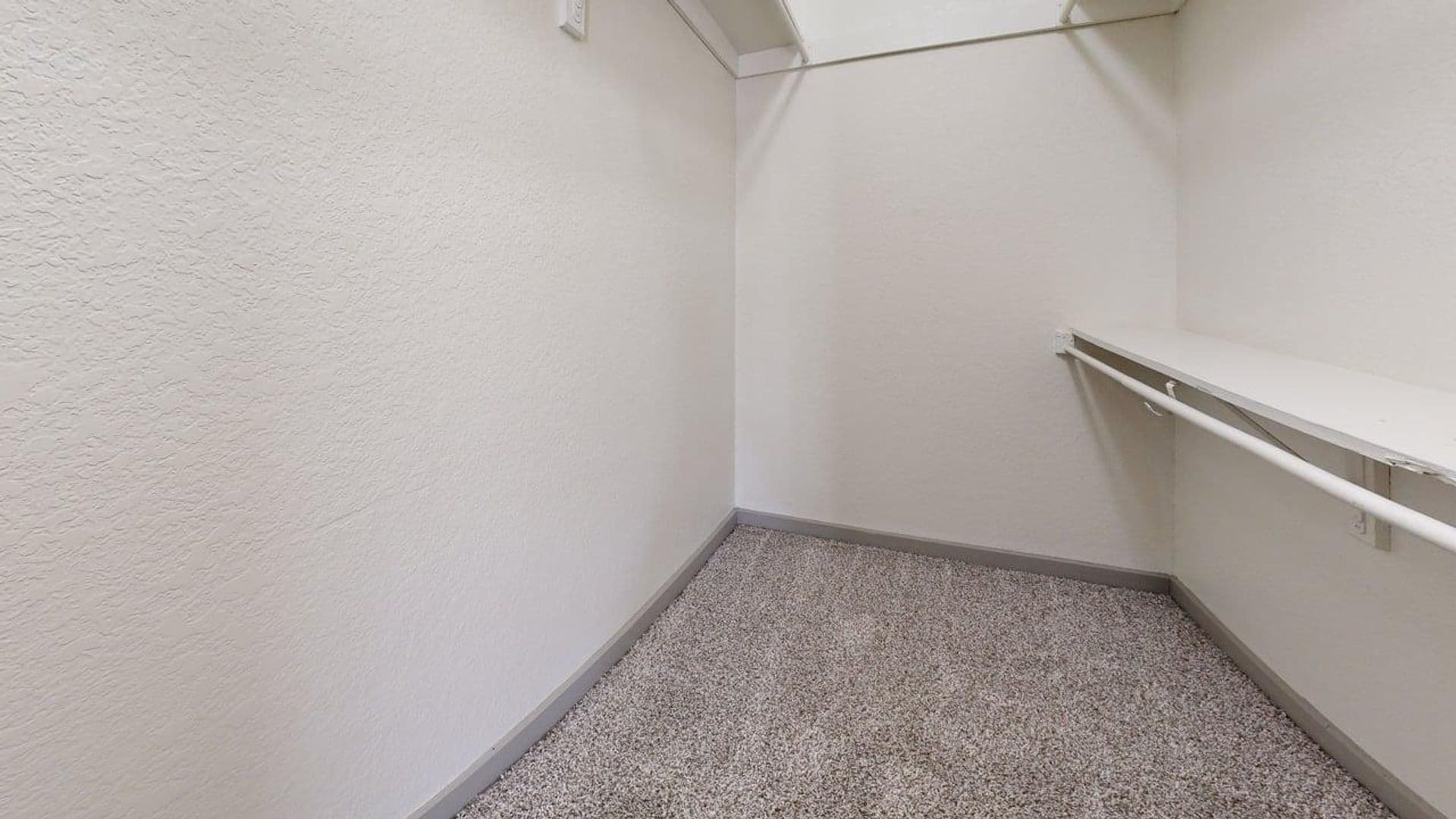 Dallas Apartment: 1720 John West Road