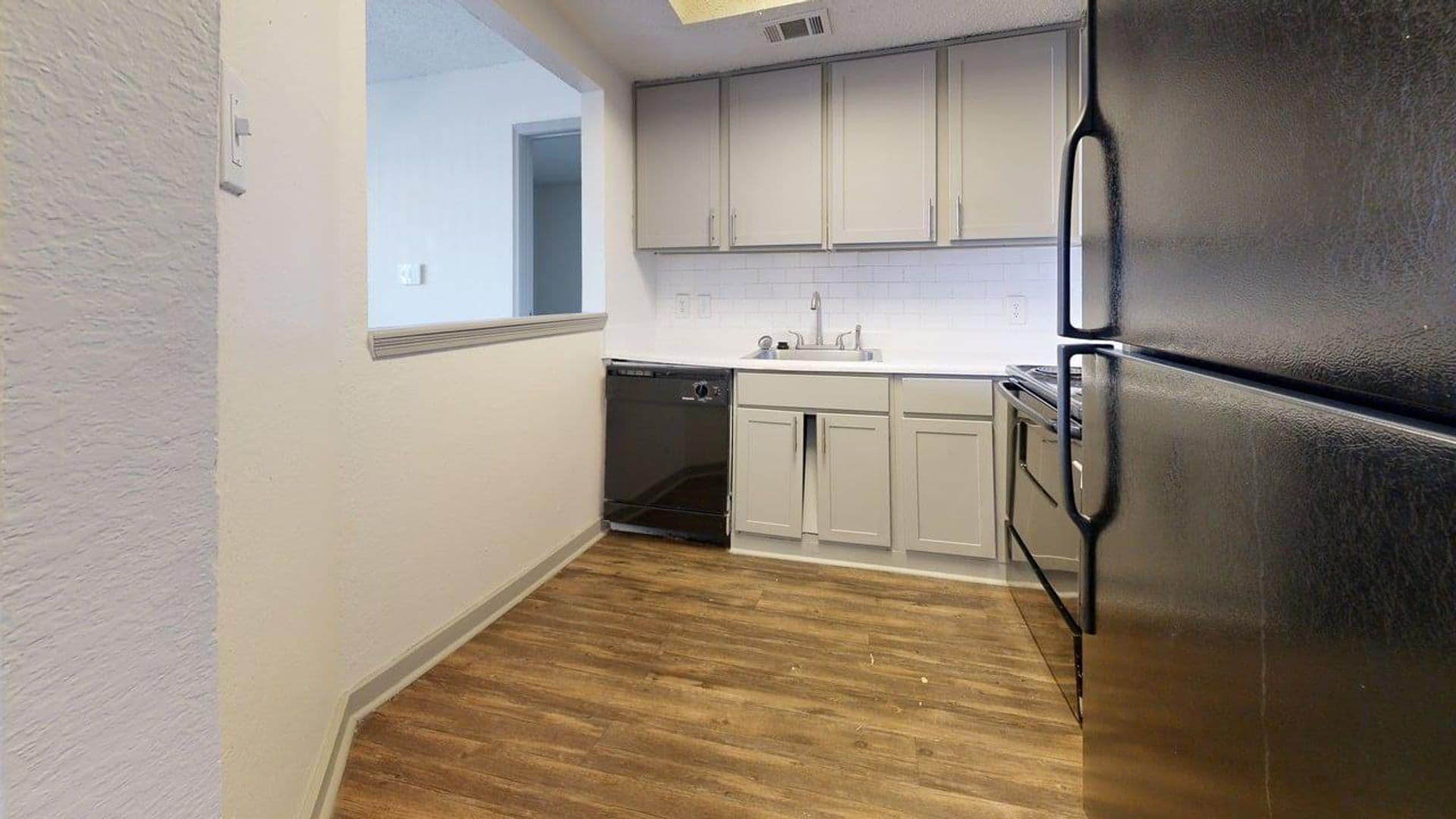 Dallas Apartment: 1720 John West Road
