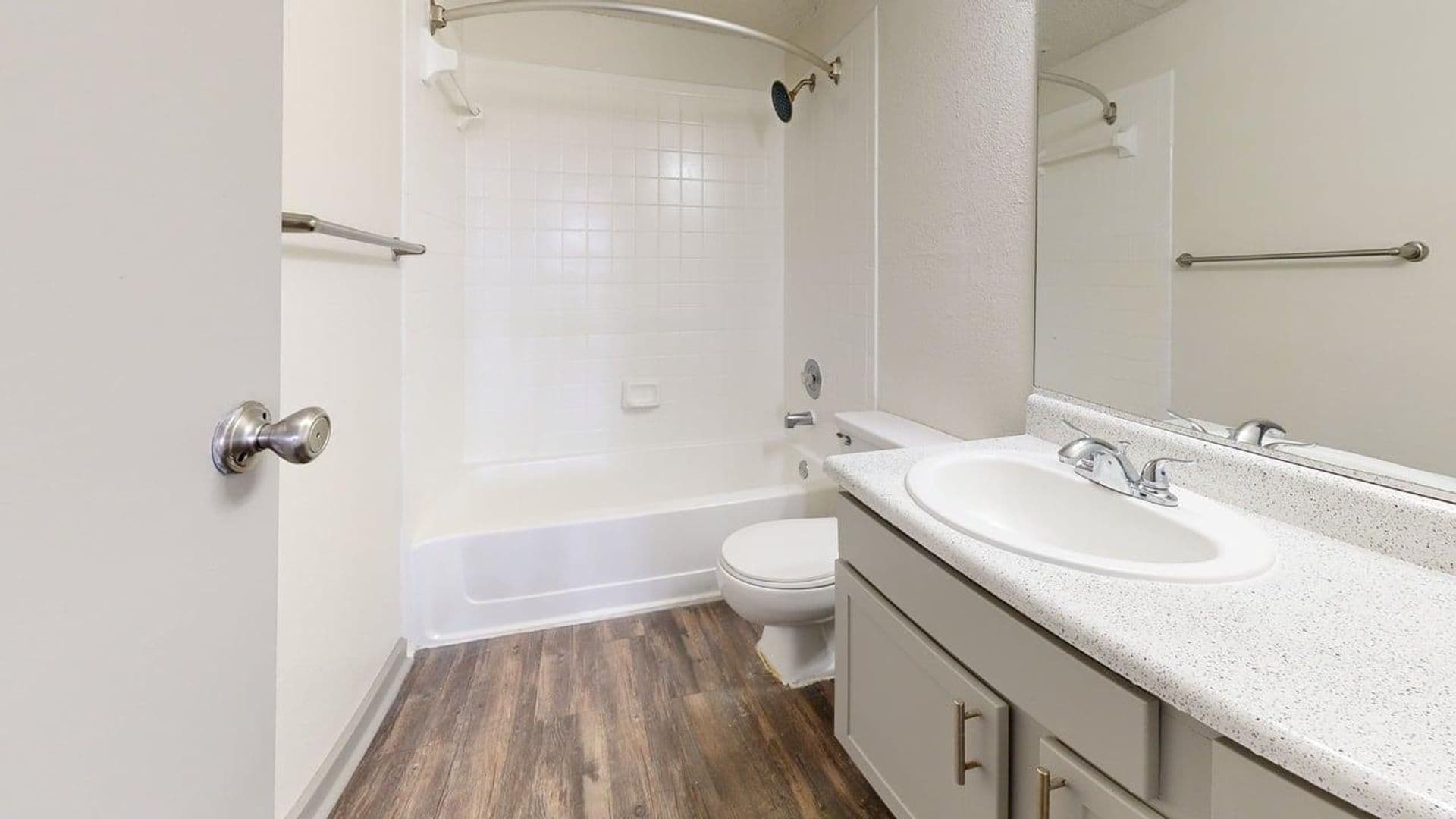 Dallas Apartment: 1720 John West Road