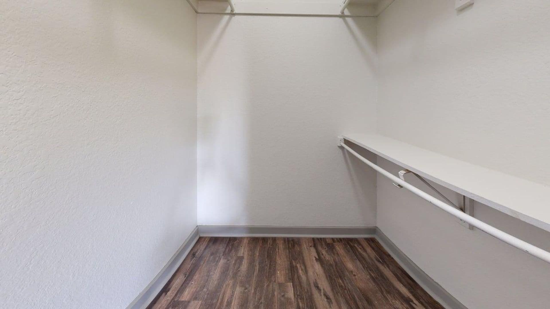 Dallas Apartment: 1720 John West Road
