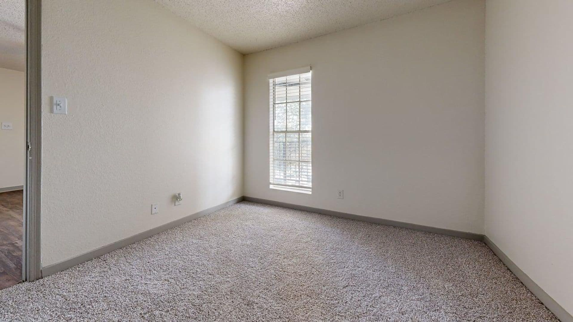 Dallas Apartment: 1720 John West Road