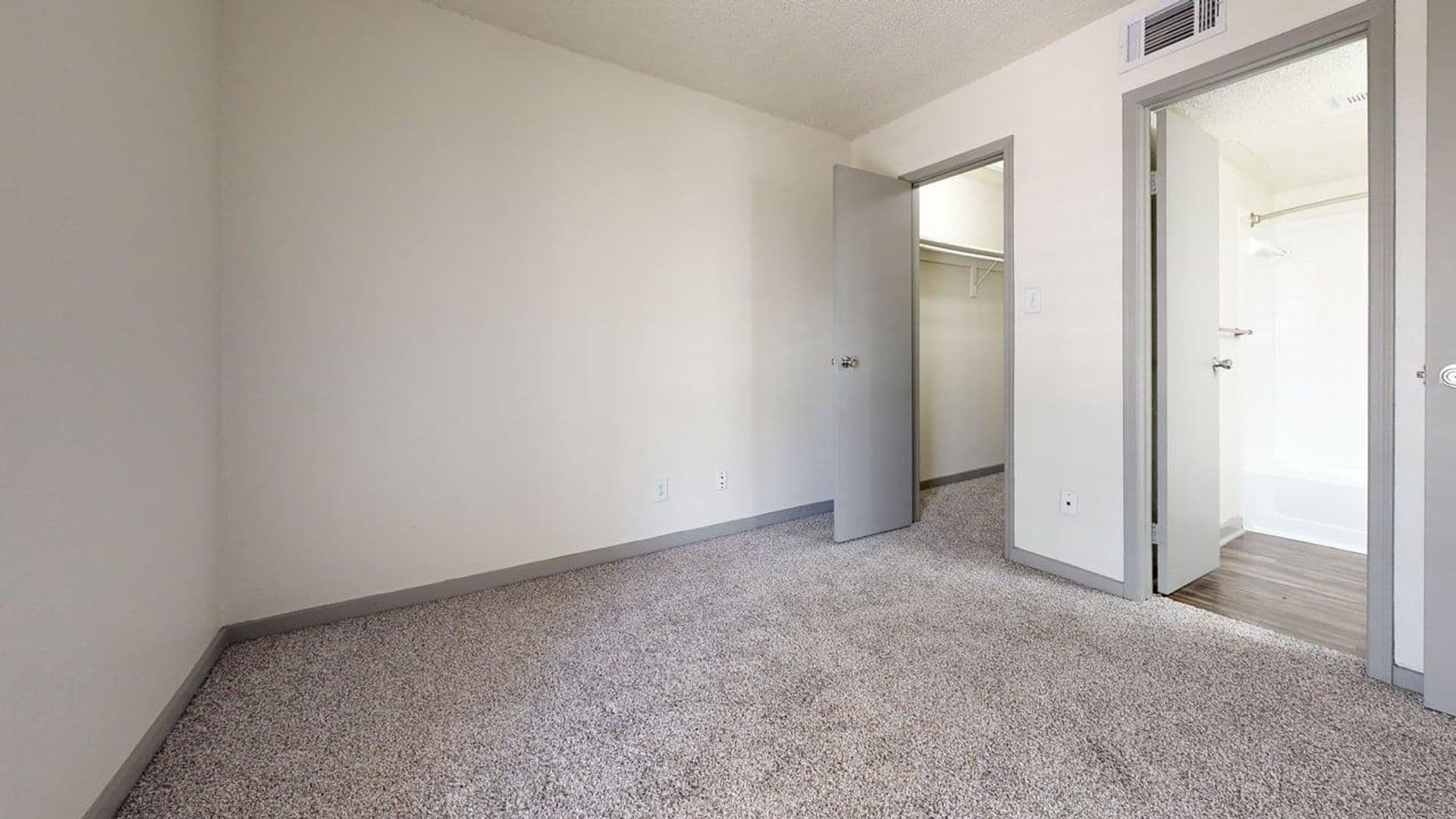Dallas Apartment: 1720 John West Road