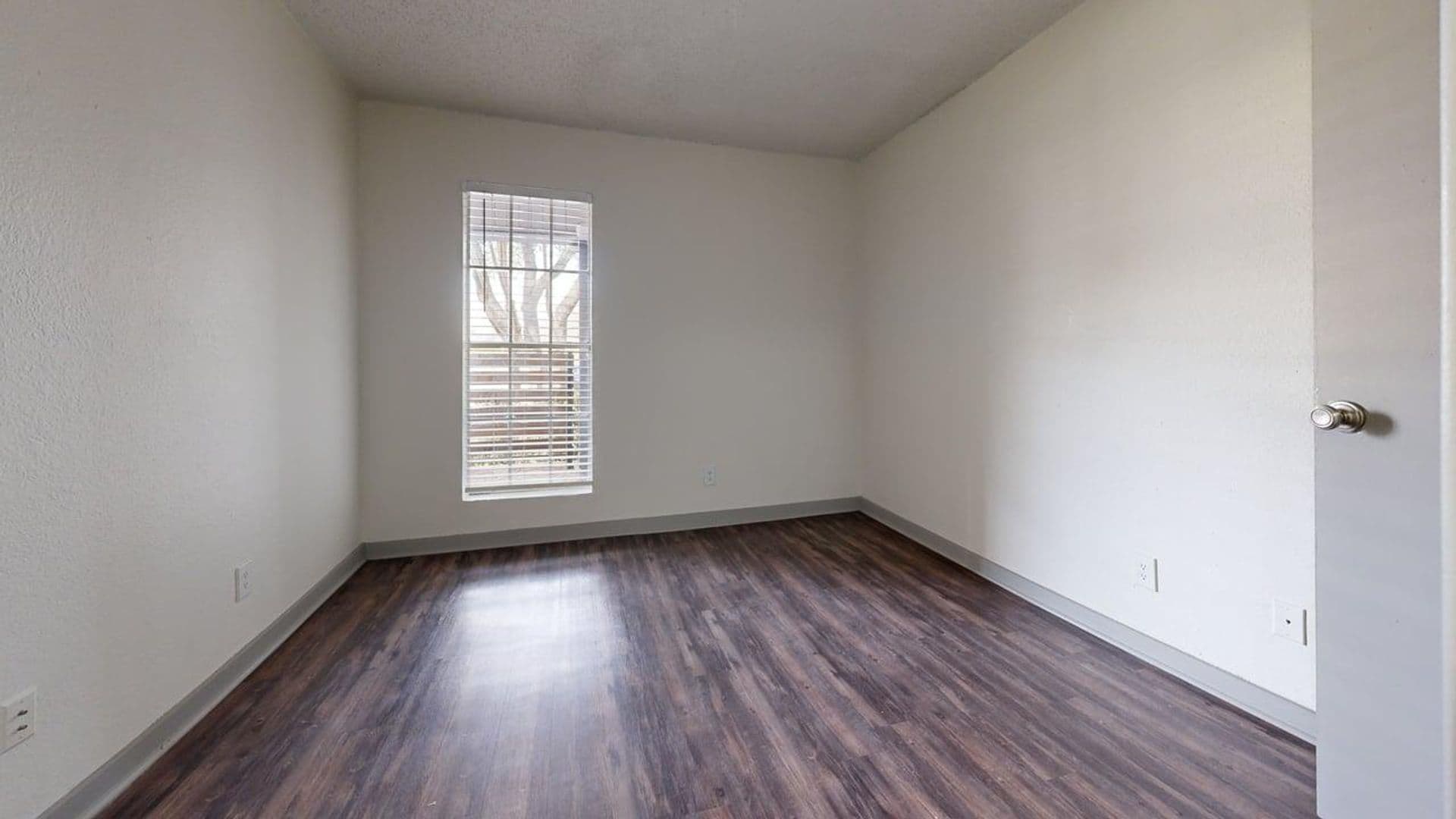 Dallas Apartment: 1720 John West Road