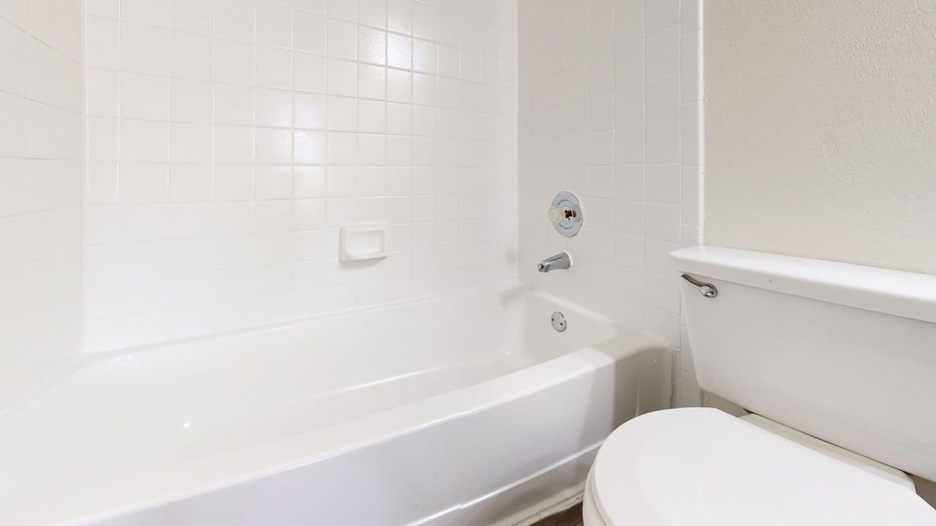 Dallas Apartment: 1720 John West Road