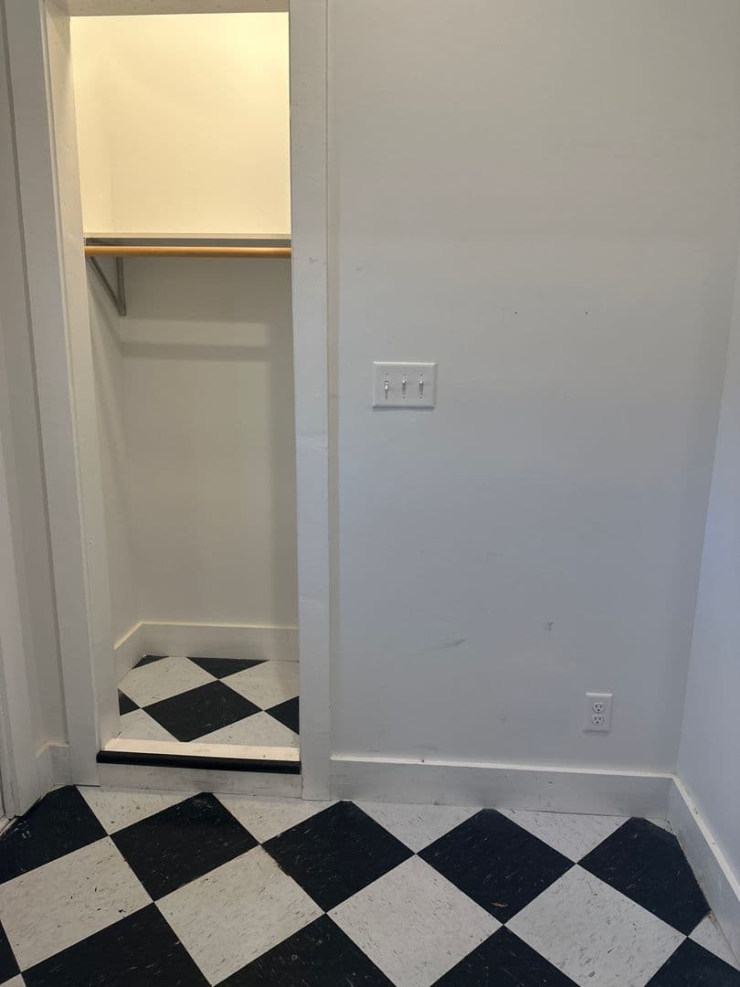 Springfield Apartment: 1407 S. 4th Street