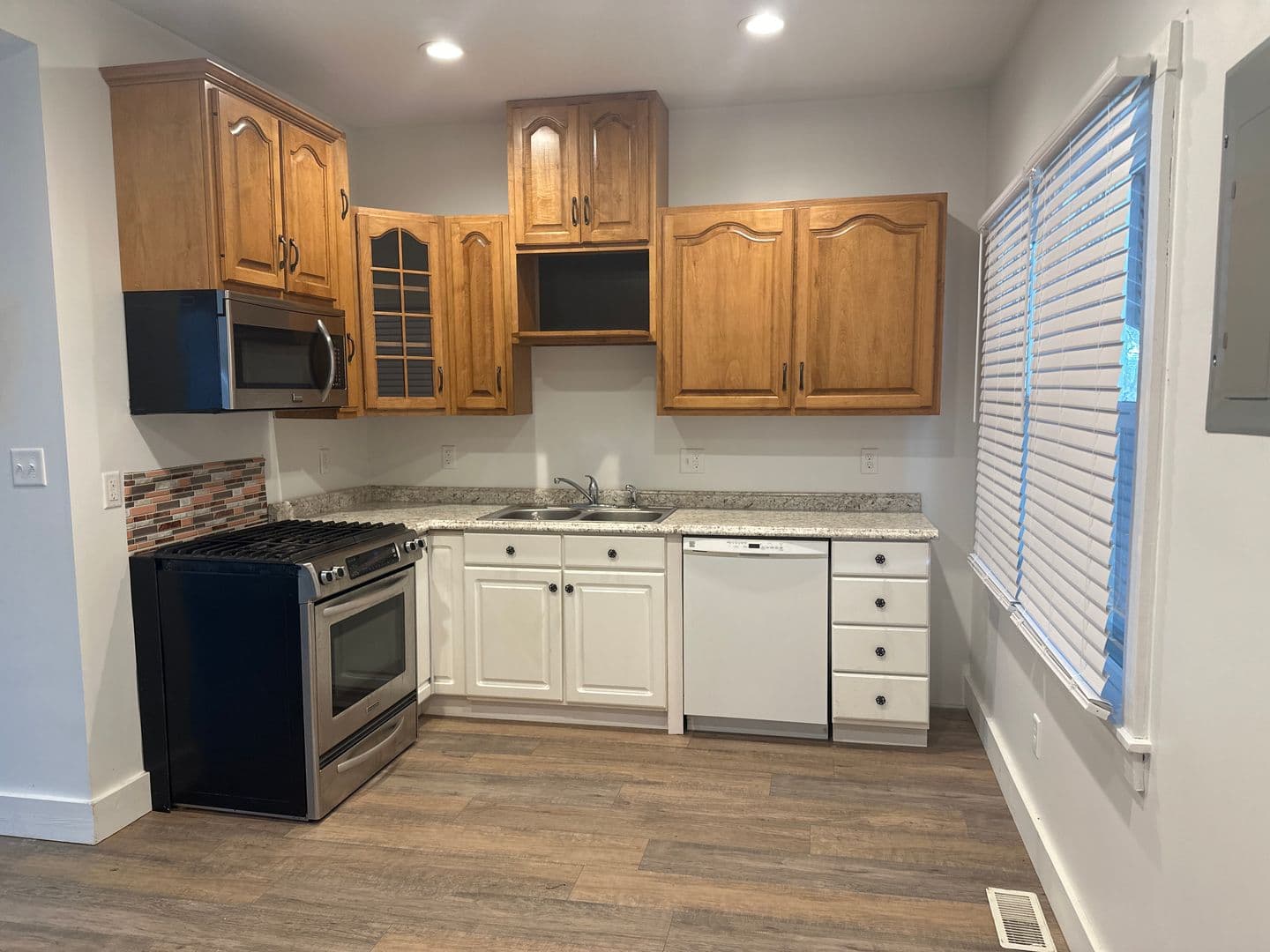 Springfield Apartment: 1407 S. 4th Street