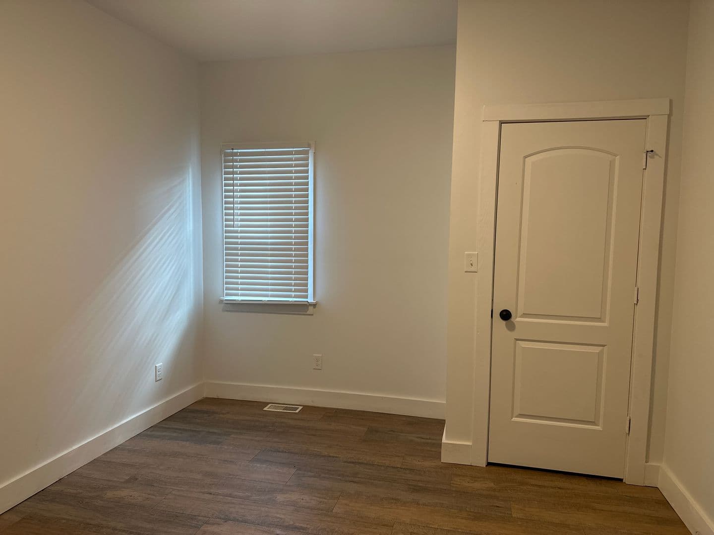 Springfield Apartment: 1407 S. 4th Street
