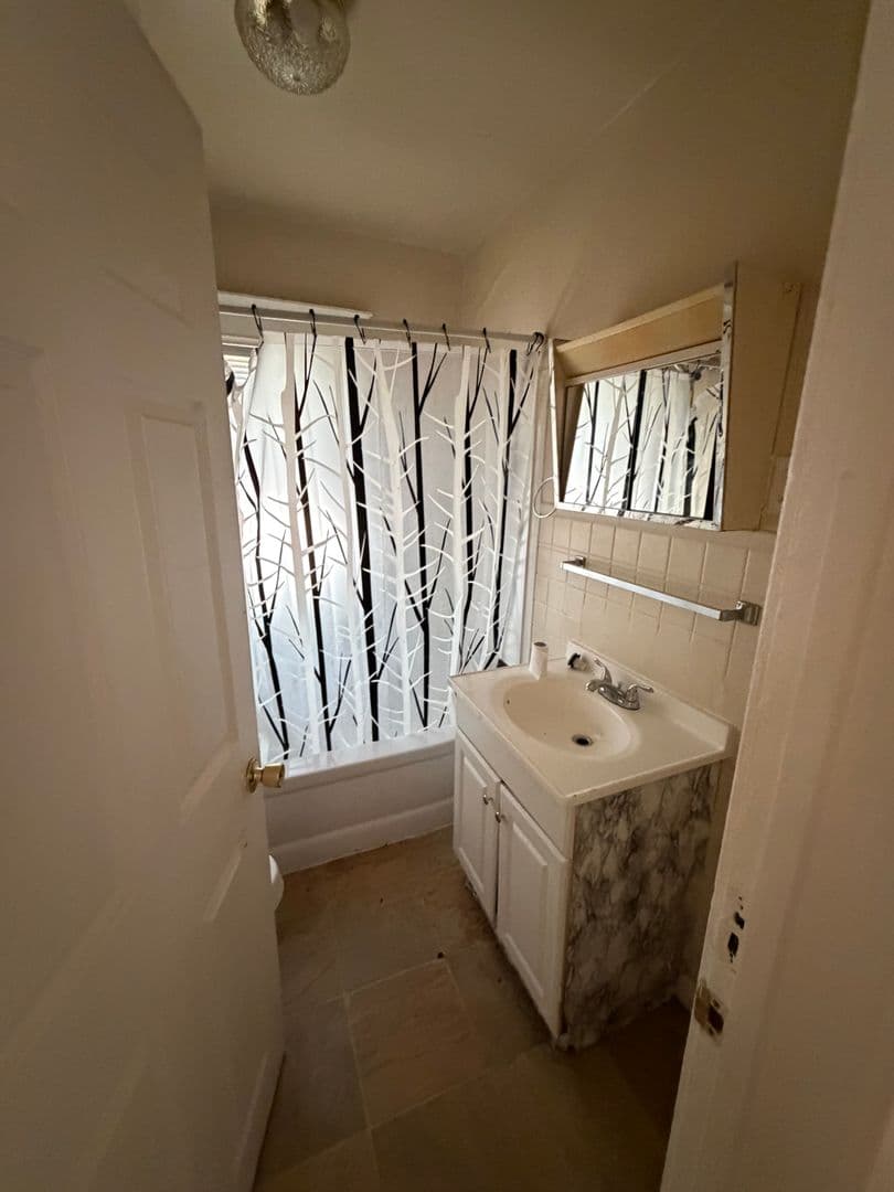 Decatur Apartment: 1527 N Main