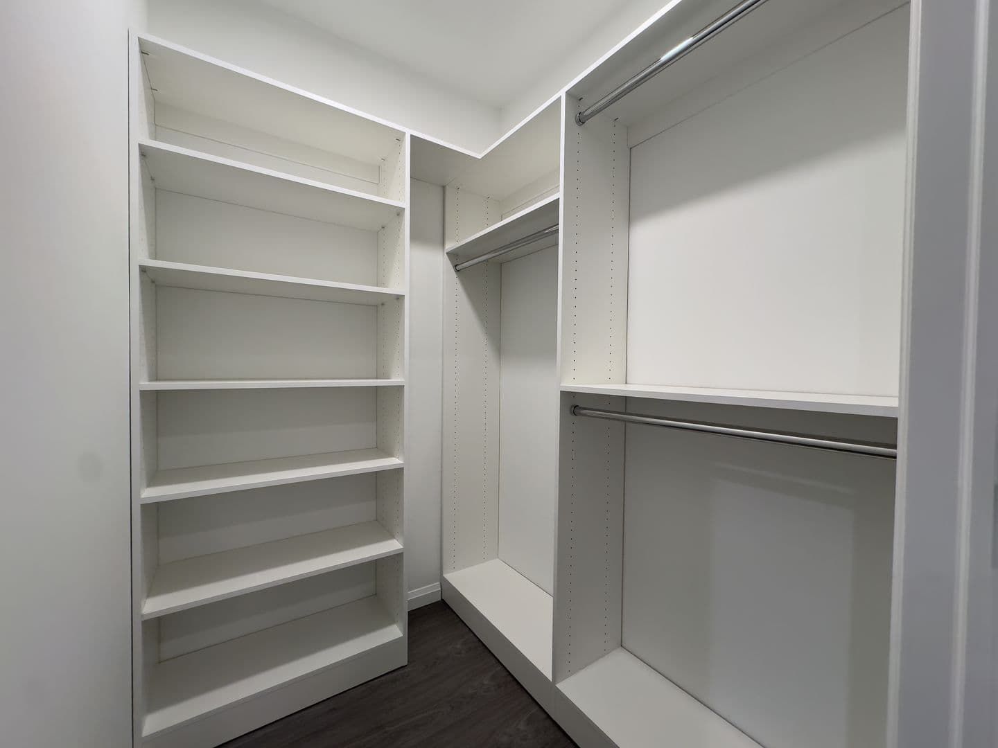 Mineola Apartment: 101 Searing Ave