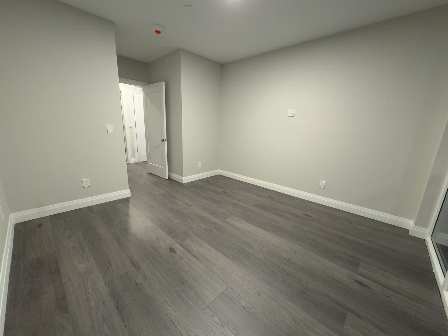 Mineola Apartment: 101 Searing Ave