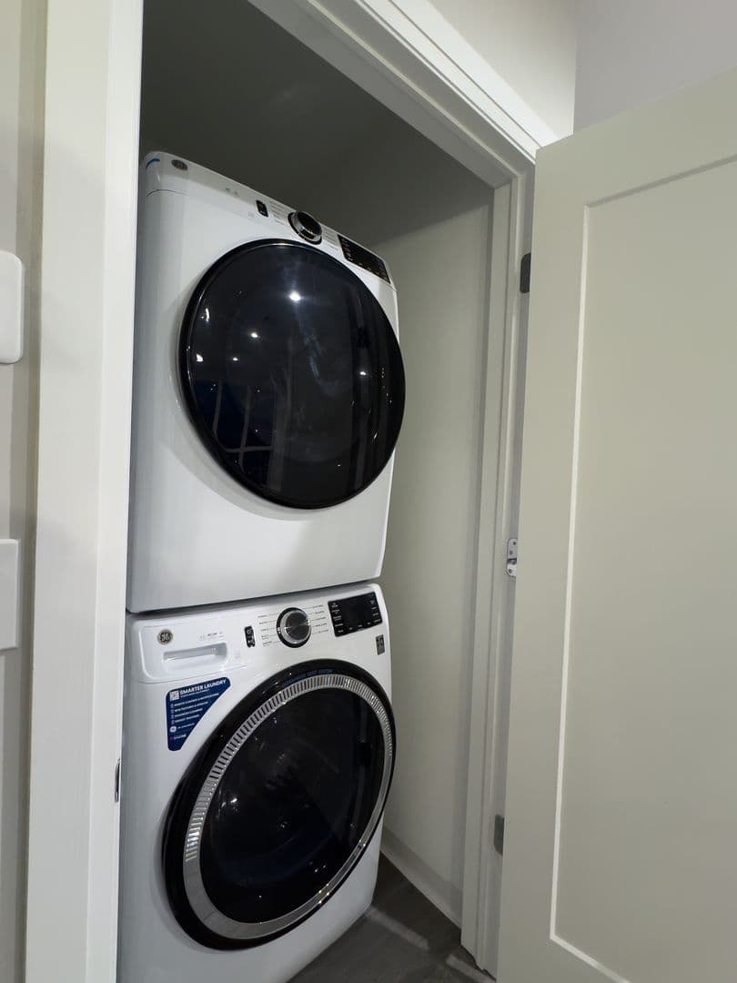 Mineola Apartment: 101 Searing Ave