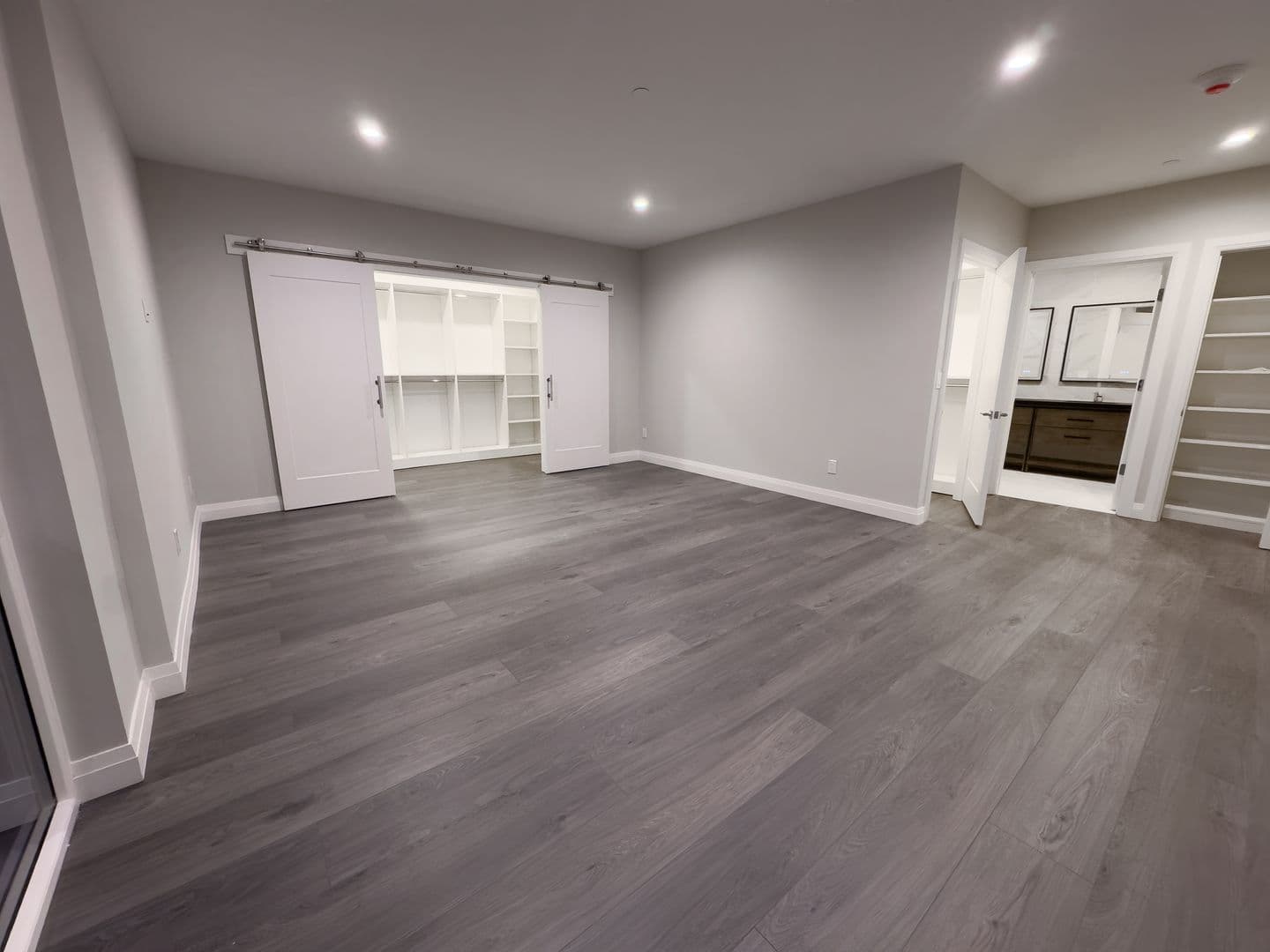 Mineola Apartment: 101 Searing Ave
