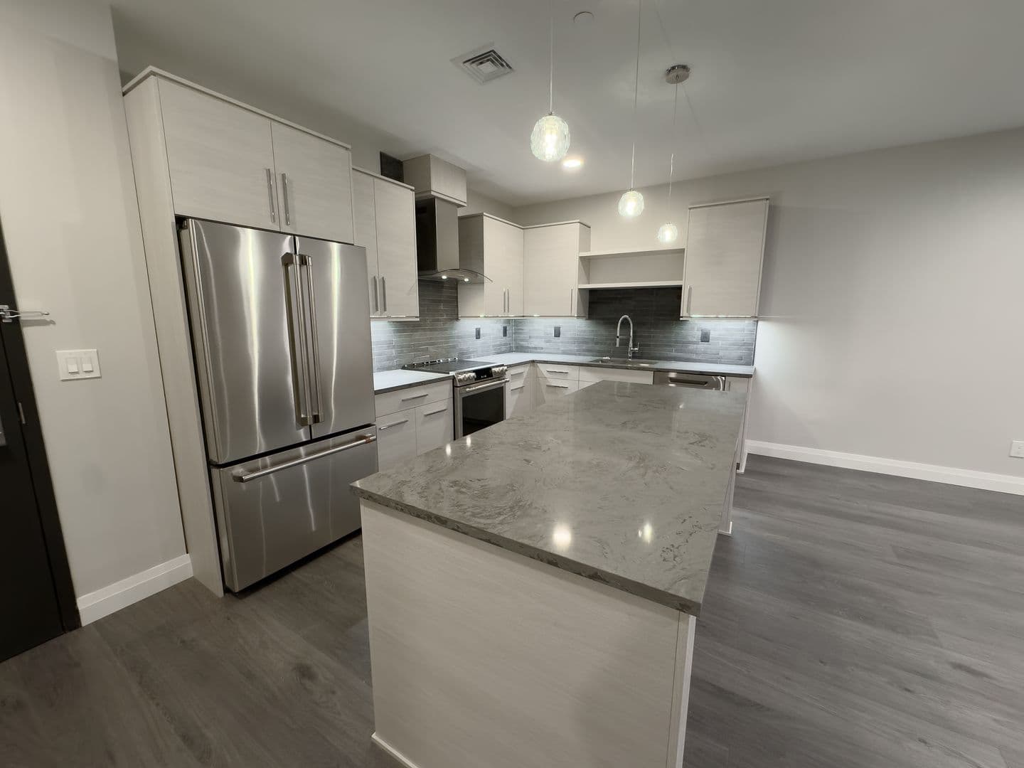 Mineola Apartment: 101 Searing Ave