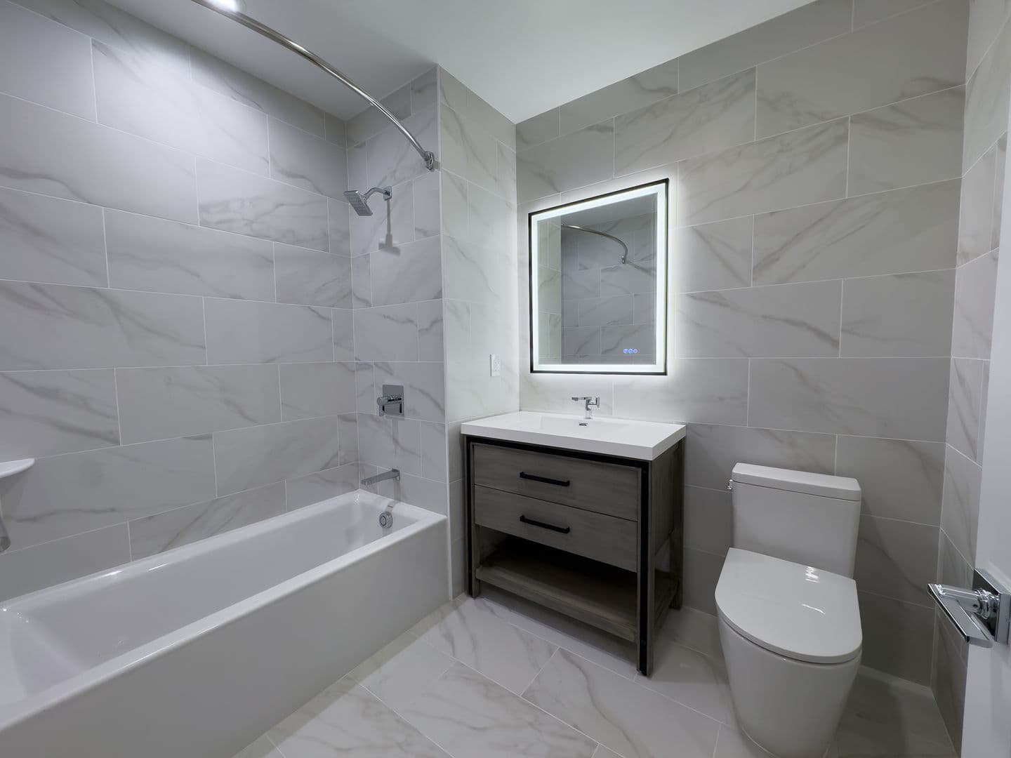 Mineola Apartment: 101 Searing Ave
