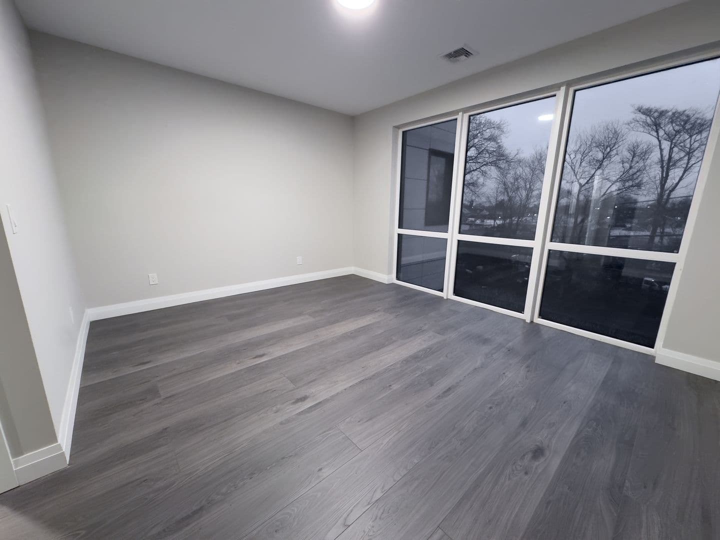 Mineola Apartment: 101 Searing Ave