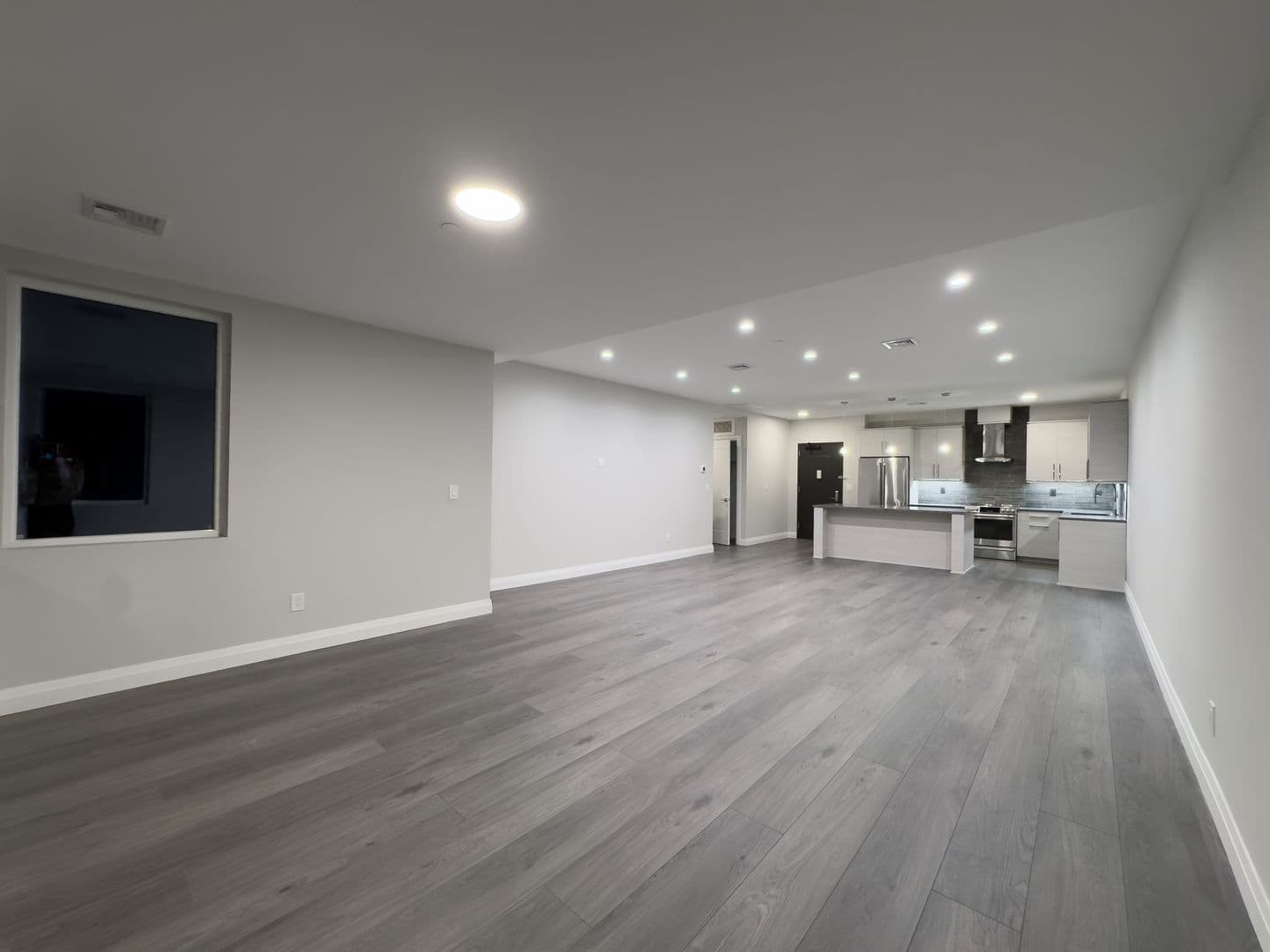 Mineola Apartment: 101 Searing Ave