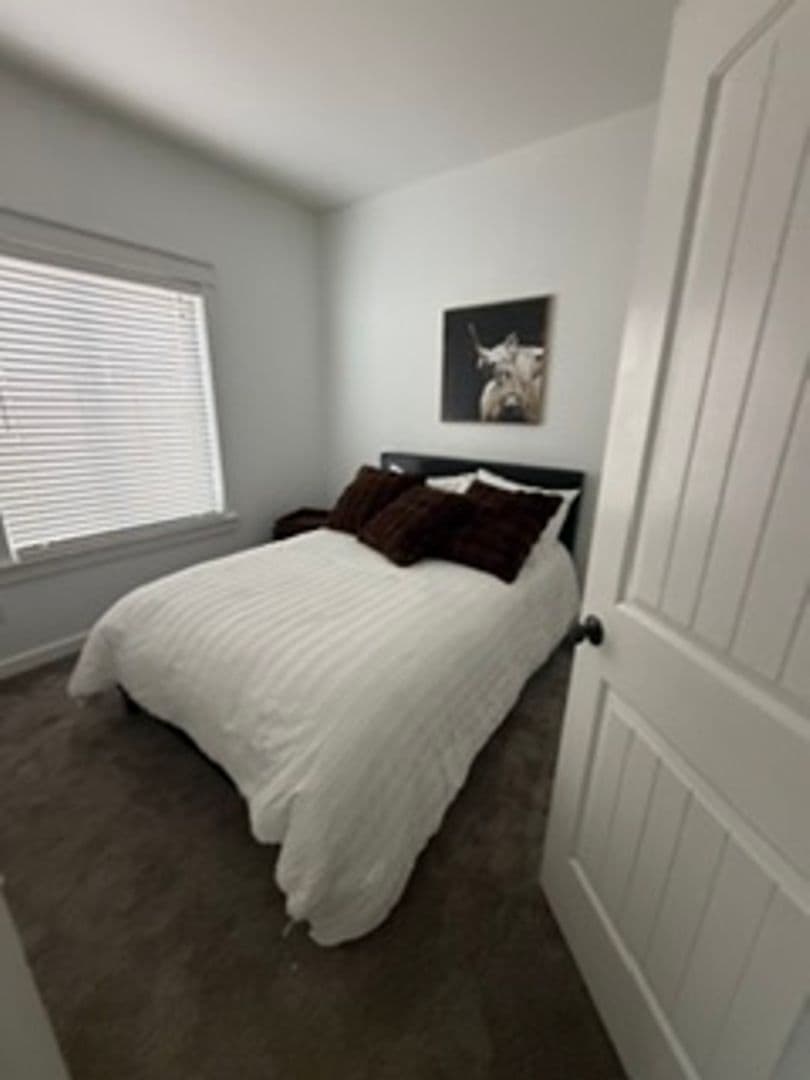Meridian House: 1572 W. Loretta Street