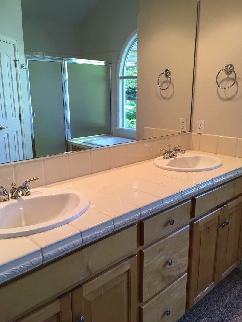 Eagle Apartment: 576 E. Riverchase Way