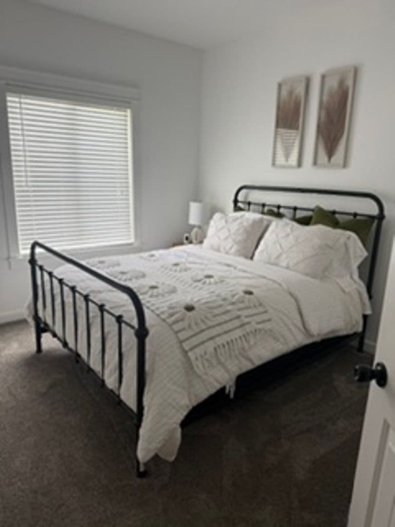 Meridian House: 1572 W. Loretta Street