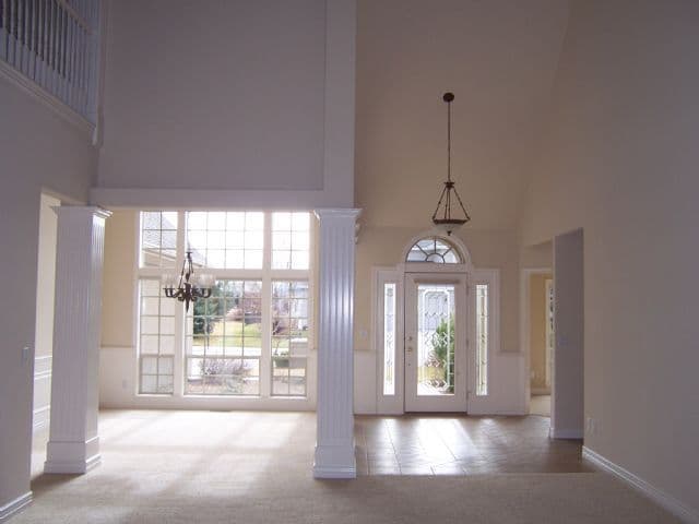 Eagle Apartment: 576 E. Riverchase Way