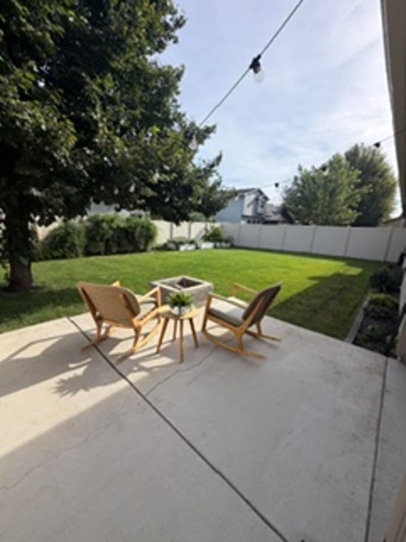 Meridian House: 1572 W. Loretta Street