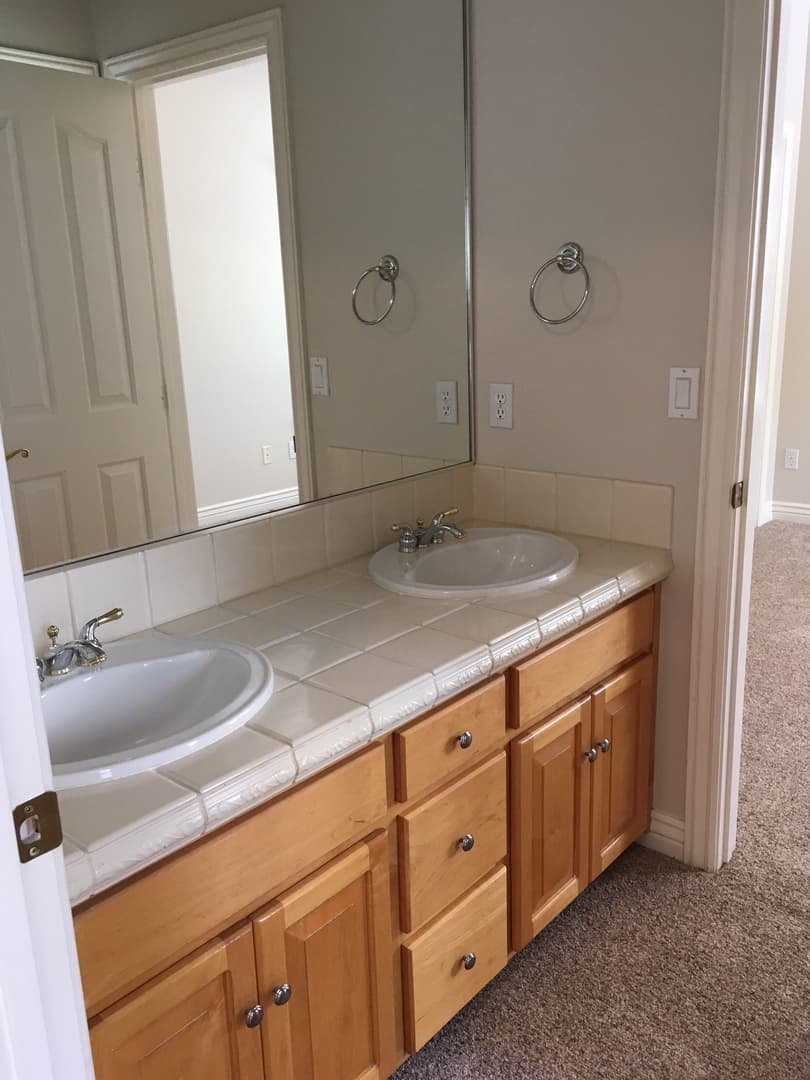 Eagle Apartment: 576 E. Riverchase Way