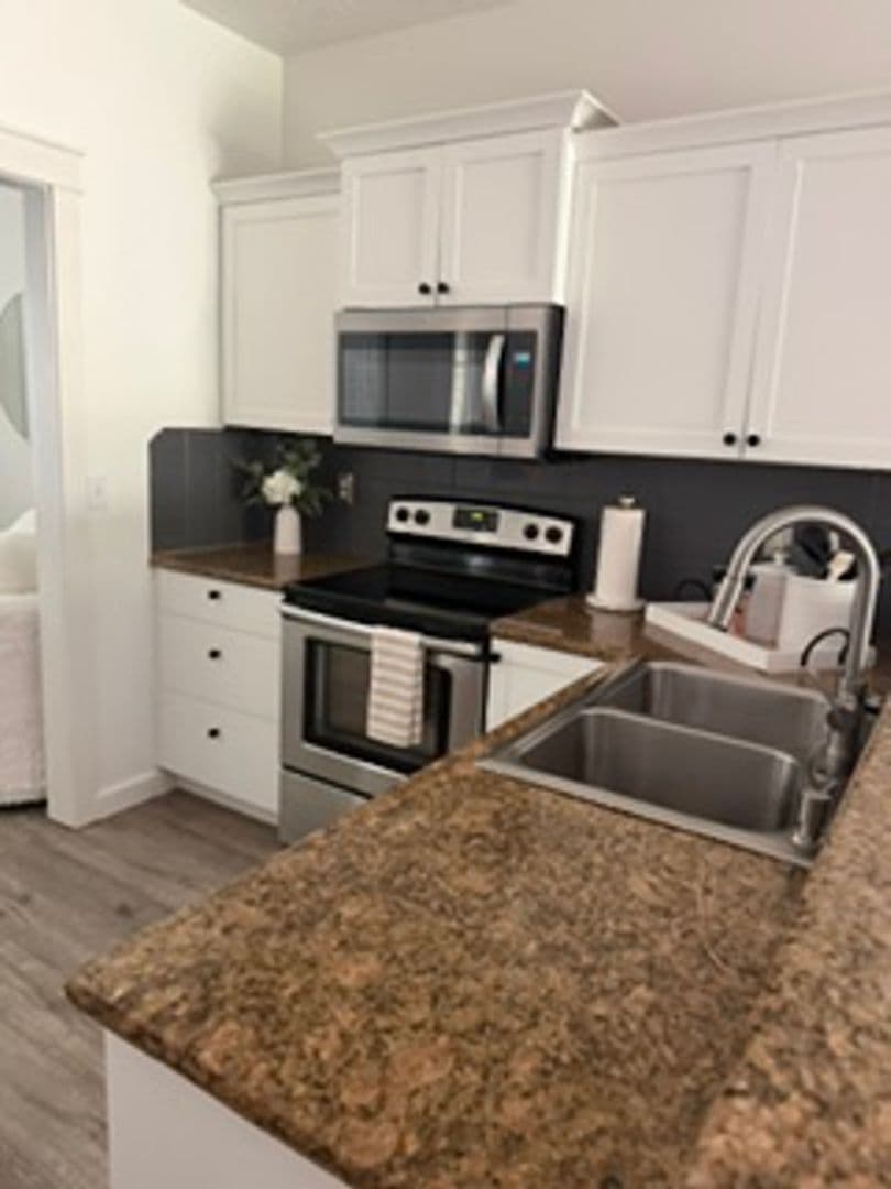Meridian House: 1572 W. Loretta Street