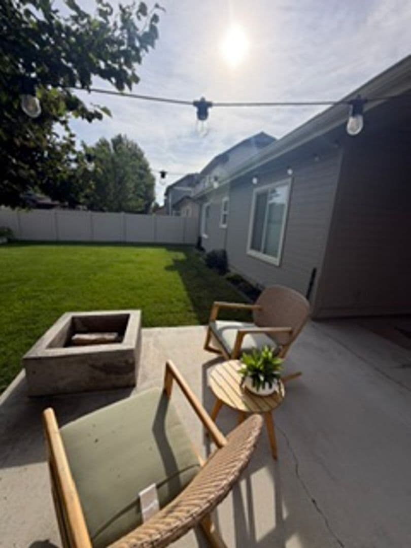 Meridian House: 1572 W. Loretta Street