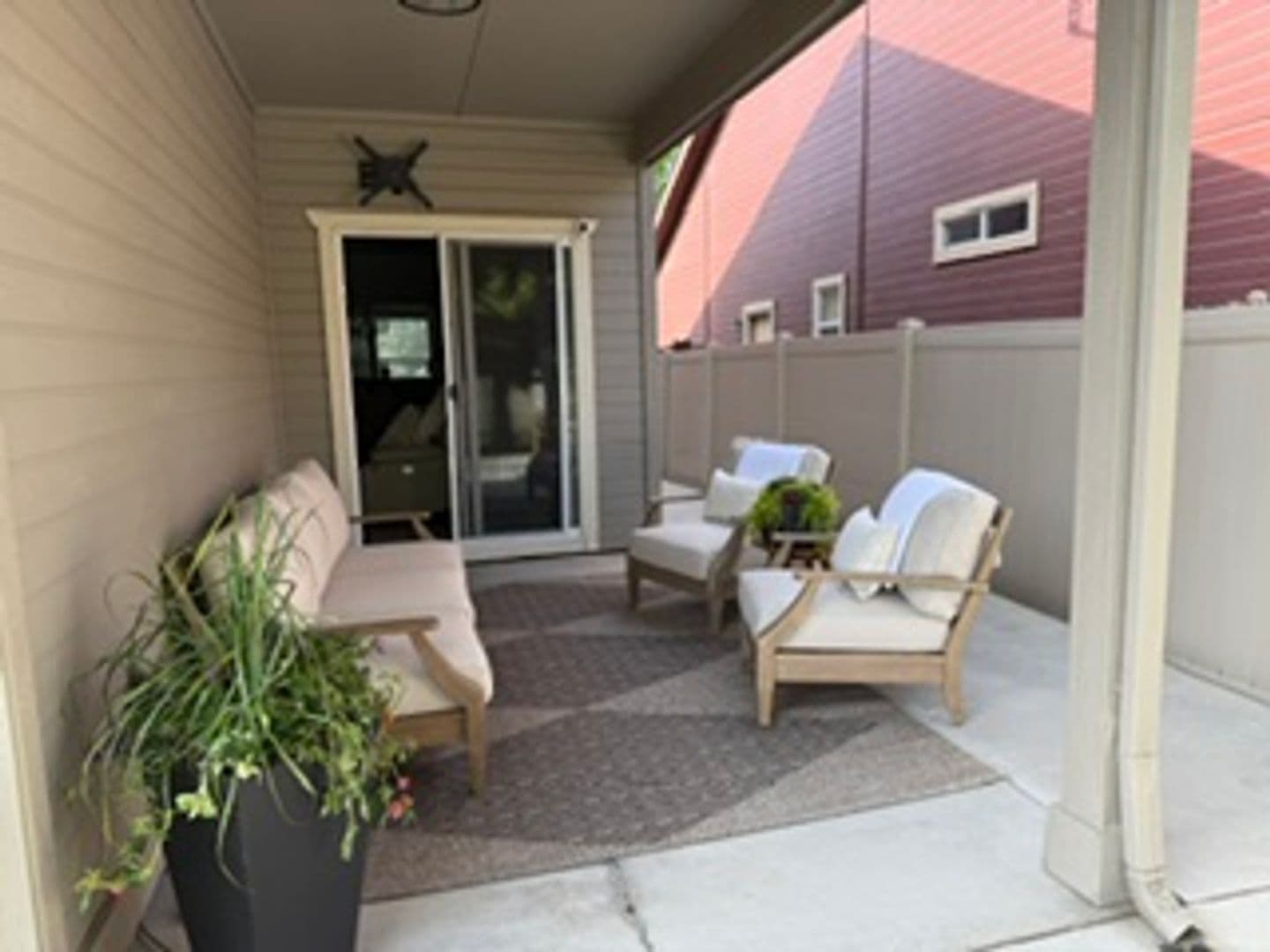 Meridian House: 1572 W. Loretta Street