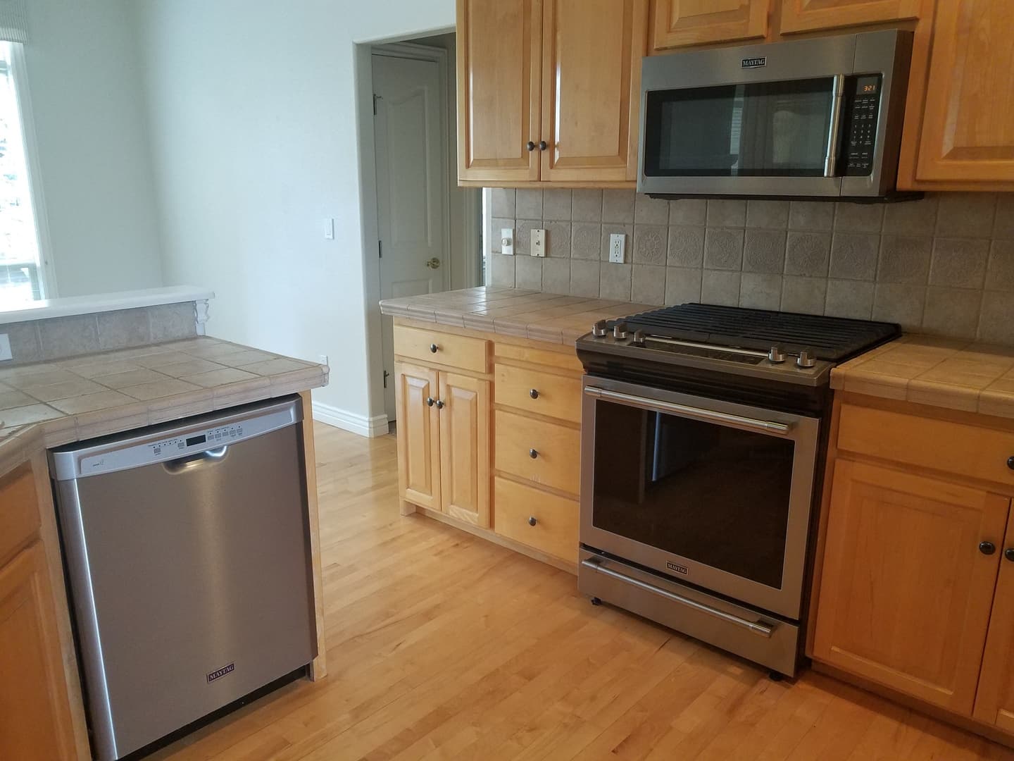 Eagle Apartment: 576 E. Riverchase Way