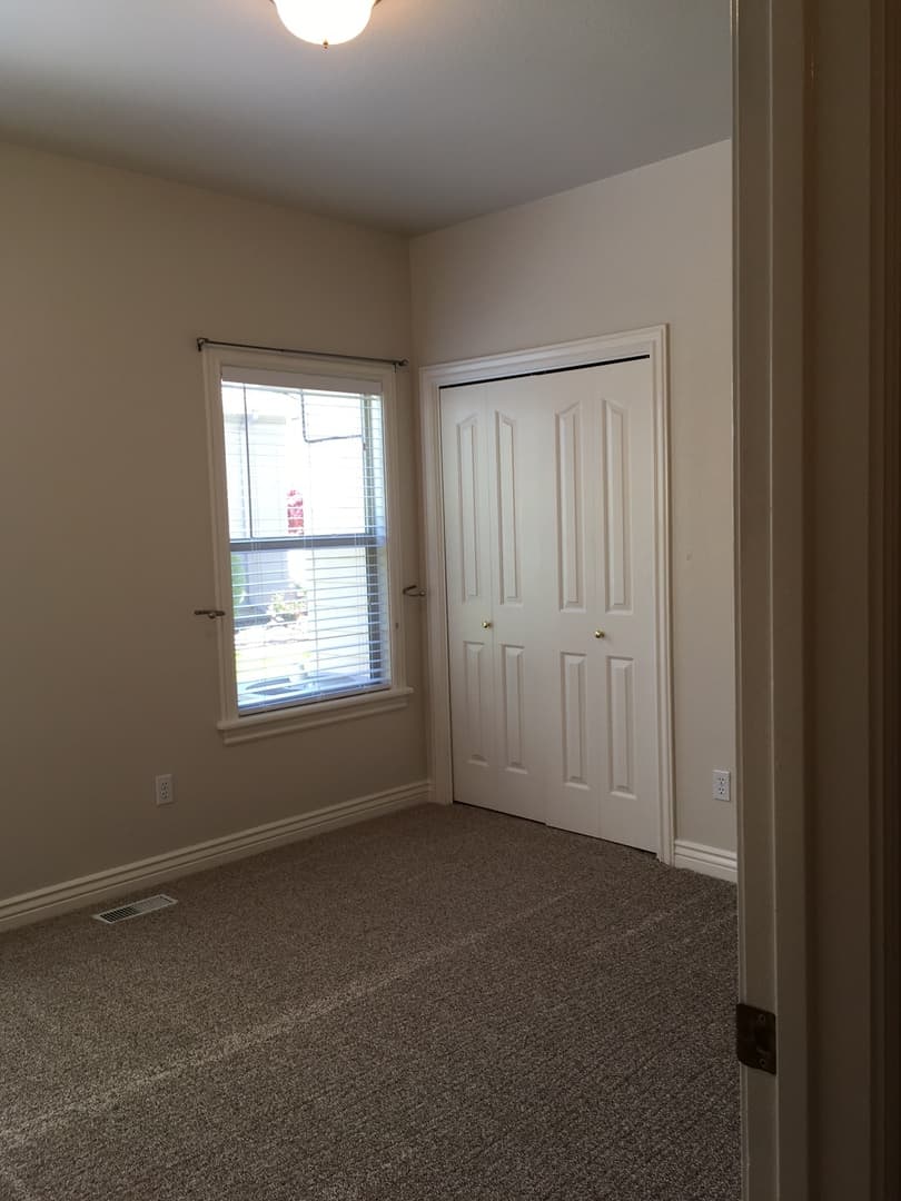 Eagle Apartment: 576 E. Riverchase Way