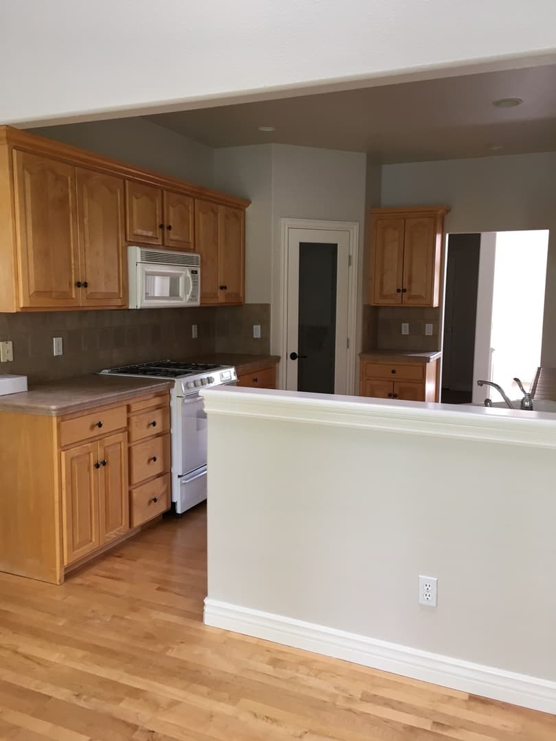 Eagle Apartment: 576 E. Riverchase Way