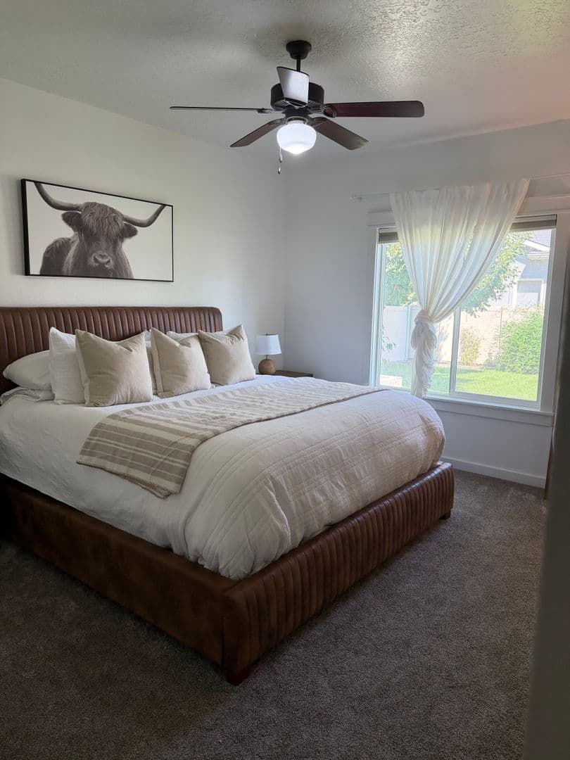 Meridian House: 1572 W. Loretta Street