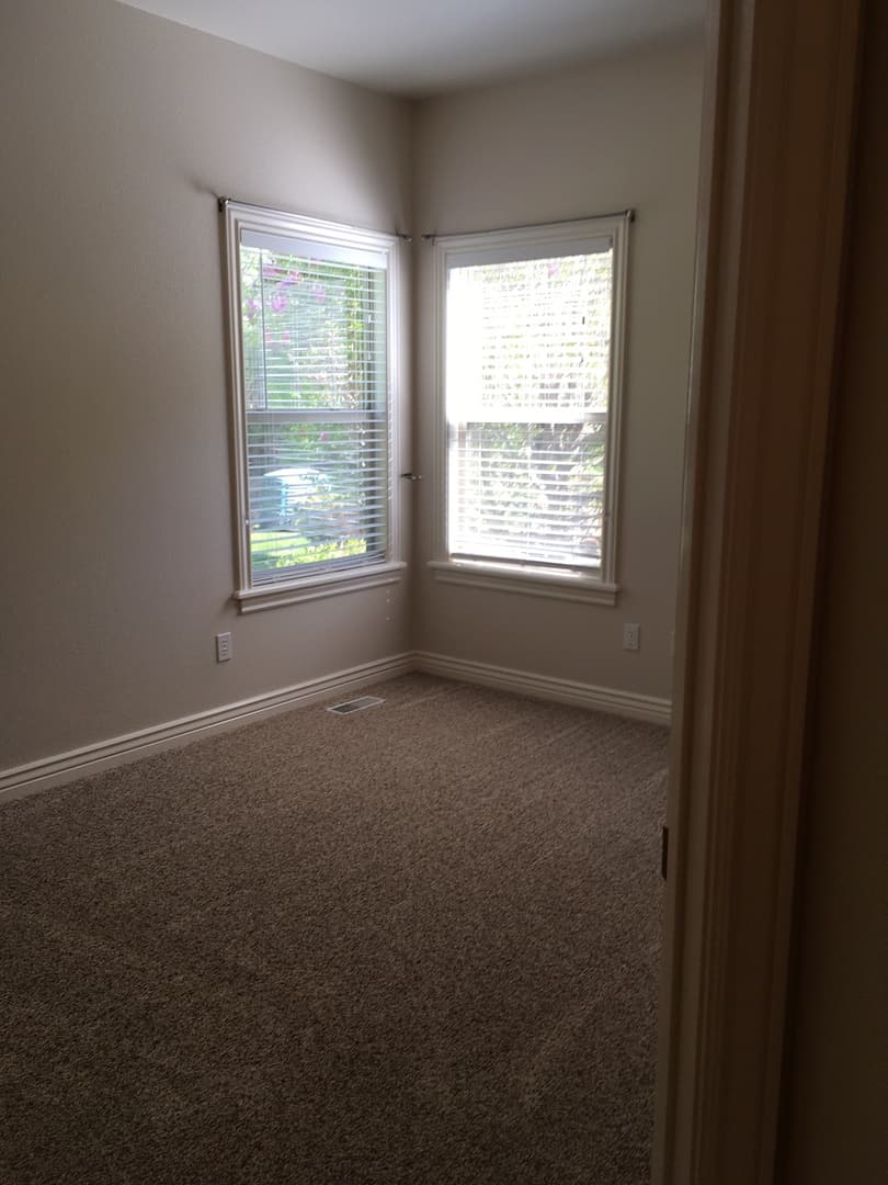 Eagle Apartment: 576 E. Riverchase Way