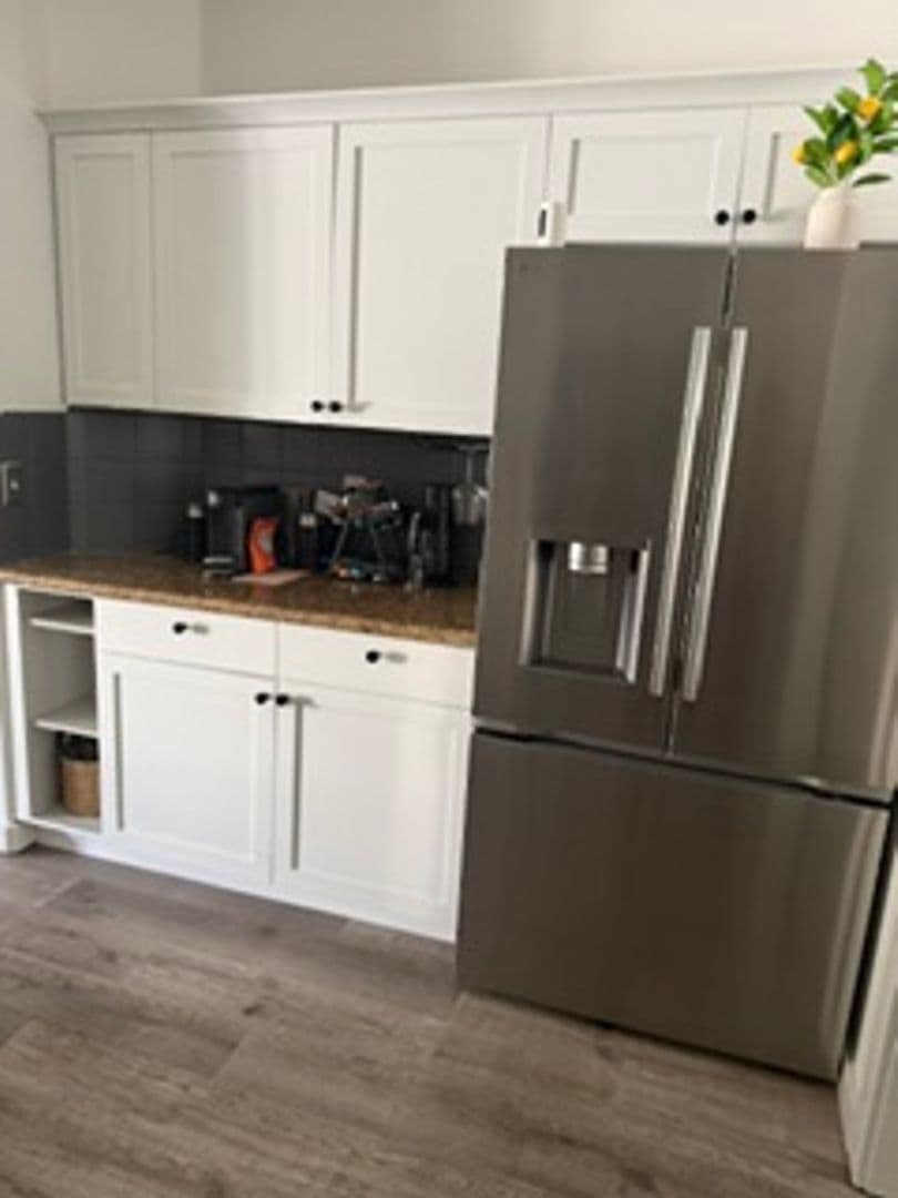 Meridian House: 1572 W. Loretta Street