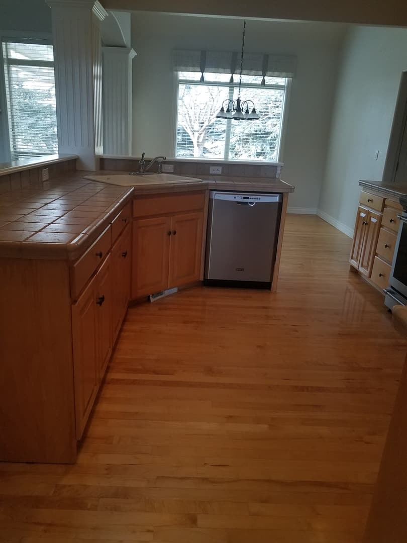 Eagle Apartment: 576 E. Riverchase Way