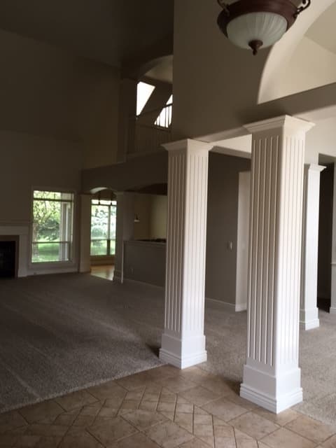 Eagle Apartment: 576 E. Riverchase Way