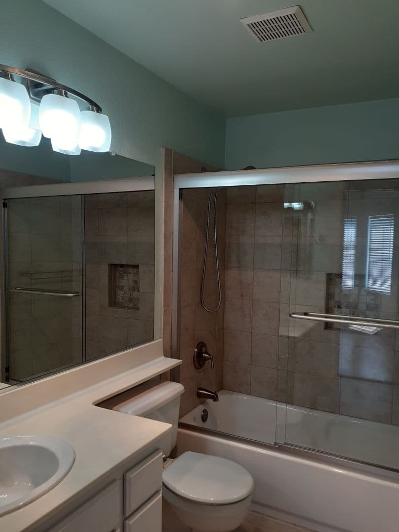 San Diego Apartment: 2050 Camino De La Reina #101