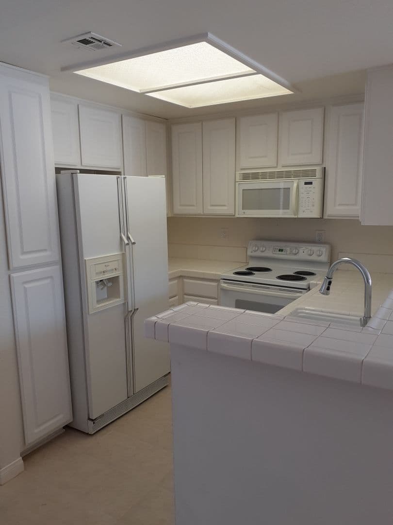 San Diego Apartment: 2050 Camino De La Reina #101